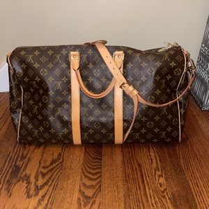 Absolutely PERFECT Louis Vuitton Duffle •Authentic•original strap• key & lock
